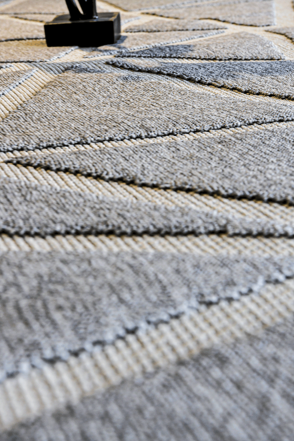 Evdeco Tina Gri Yumuşak Tuşeli Kesme Halı