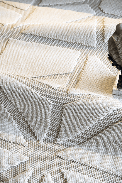 Evdeco Tina 7503 Beyaz Yumuşak Tuşeli Kesme Halı