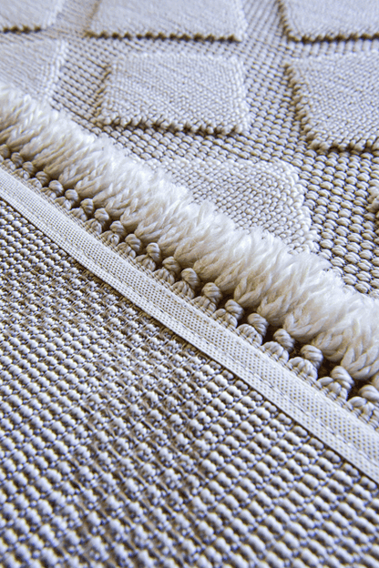 Seka Halı Tina 7507 Beyaz Yumuşak Tuşeli Kesme Halı