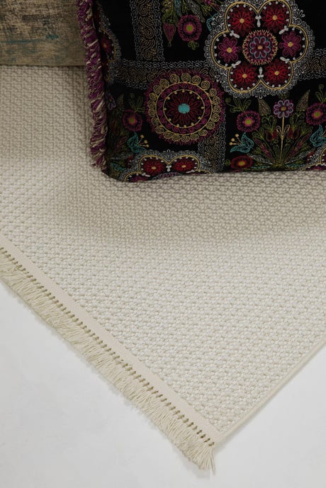 Evdeco Vena 1451 Krem Yumuşak ve Parlak Tuşeli Kesme Halı