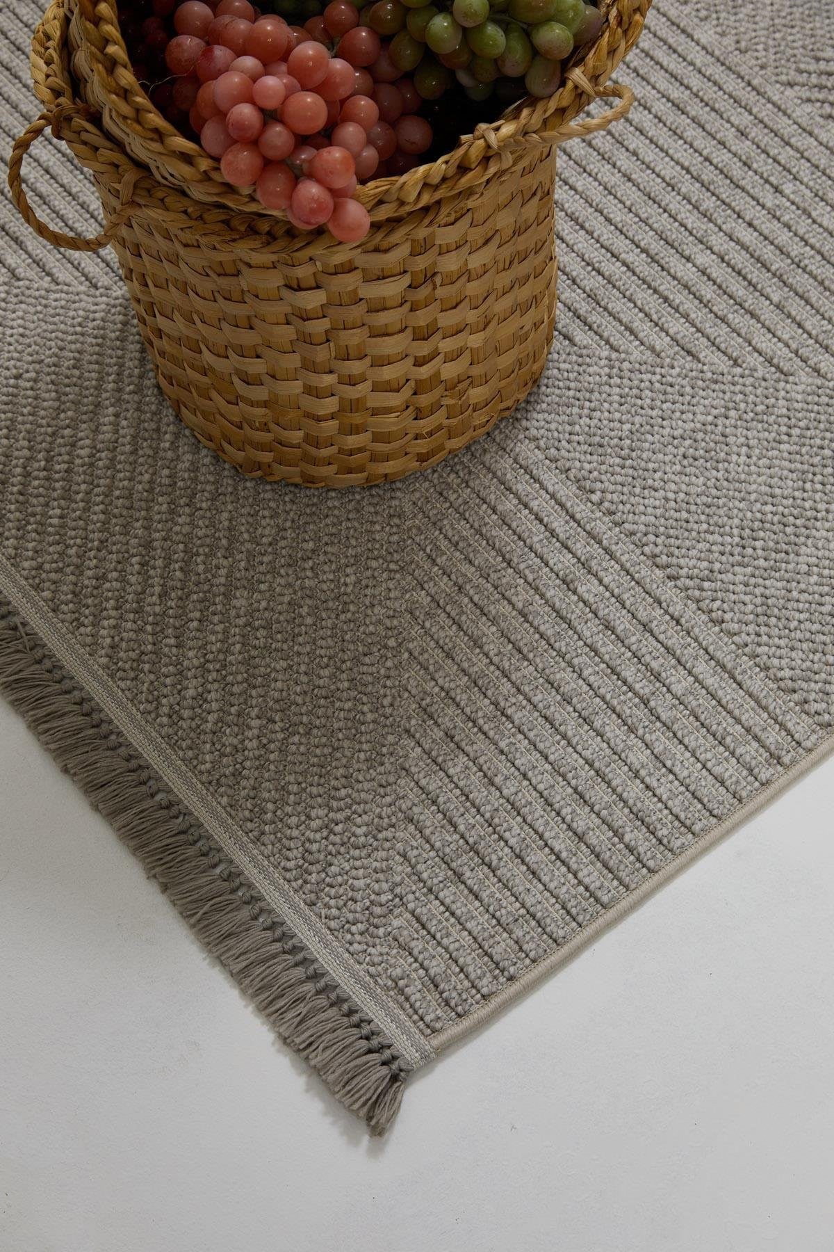 Evdeco Vena 1456 Gri Yumuşak ve Parlak Tuşeli Kesme Halı