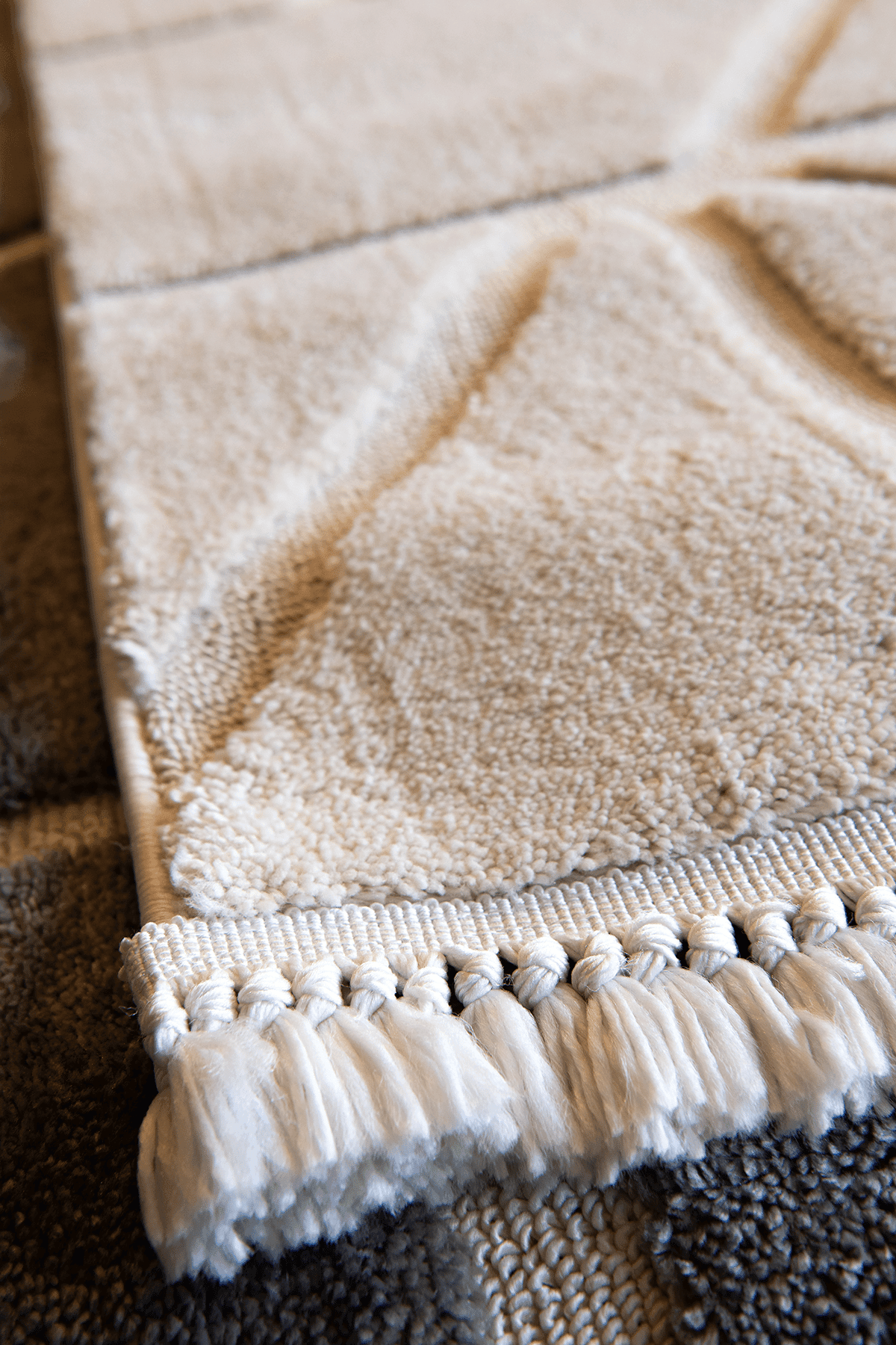 Evdeco Molde 2211 Krem Etnik Desenli Modern Salon Halısı