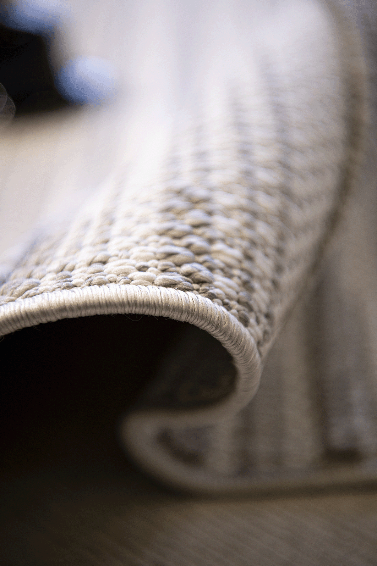 Evdeco Vena 1457 Gri Yumuşak ve Parlak Tuşeli Kesme Halı