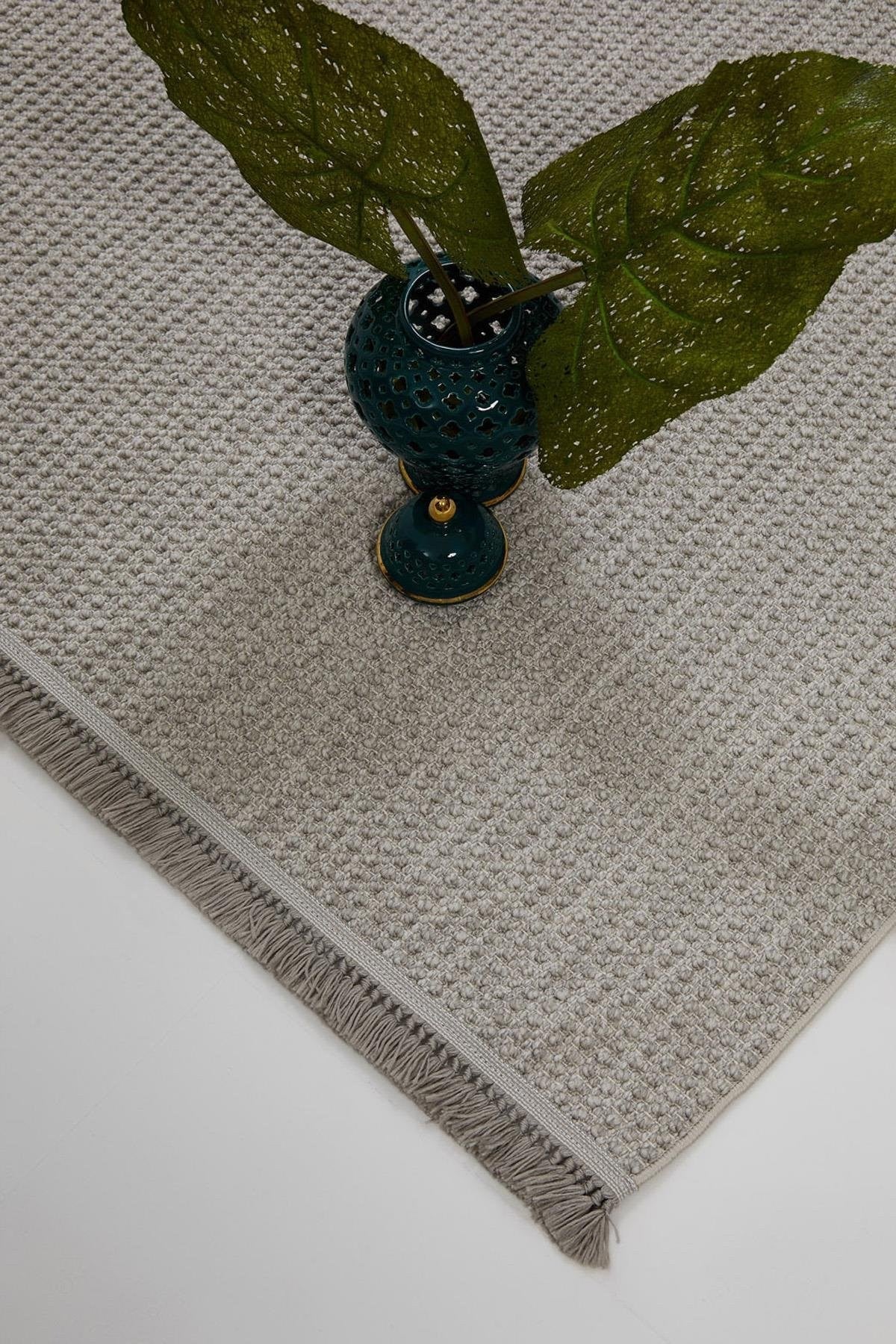 Evdeco Vena 1453 Gri Yumuşak ve Parlak Tuşeli Kesme Halı