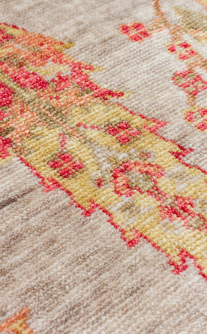 Seka 08 BEIGE AUTUMN Otantik Desenli Özel Hav Vermeyen ve Kolay Temizlenebilir Tensel Kullanılarak El Emeği ile Özel Tezgahlarda Üretilen Modern Uşak Halısı