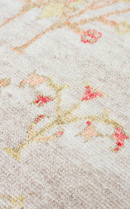 Seka 08 BEIGE AUTUMN Otantik Desenli Özel Hav Vermeyen ve Kolay Temizlenebilir Tensel Kullanılarak El Emeği ile Özel Tezgahlarda Üretilen Modern Uşak Halısı