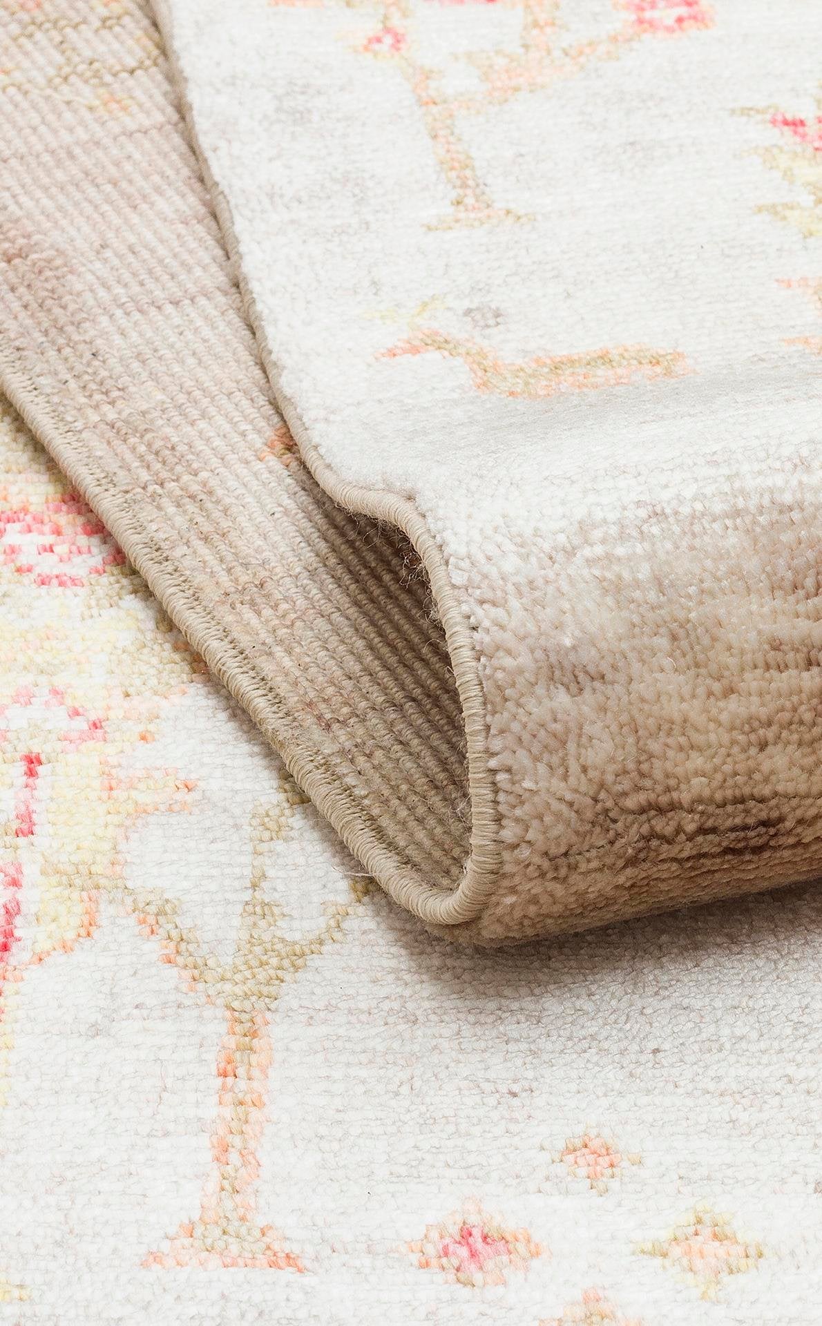 Seka 08 BEIGE AUTUMN Otantik Desenli Özel Hav Vermeyen ve Kolay Temizlenebilir Tensel Kullanılarak El Emeği ile Özel Tezgahlarda Üretilen Modern Uşak Halısı